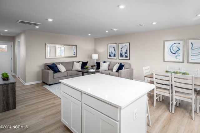 2127 Lewis Creek Circle NE, Winnabow, NC 28479