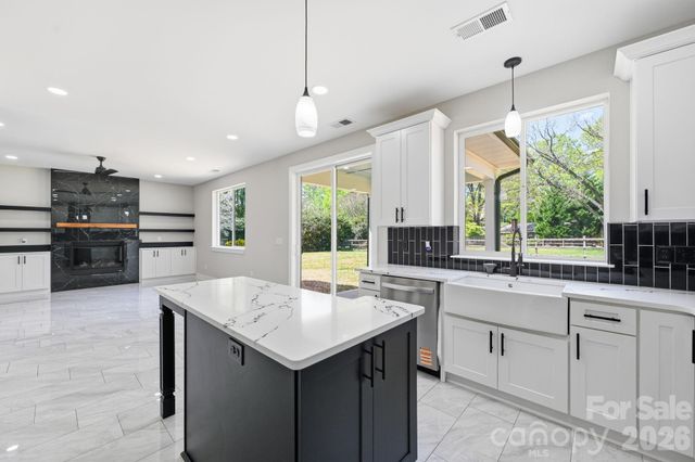 9215 Edinburg Avenue, Huntersville, NC 28078