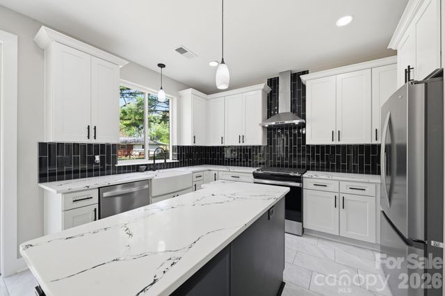 9215 Edinburg Avenue, Huntersville, NC 28078