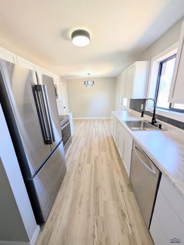502 FALCON DR, Box Elder, SD 57719