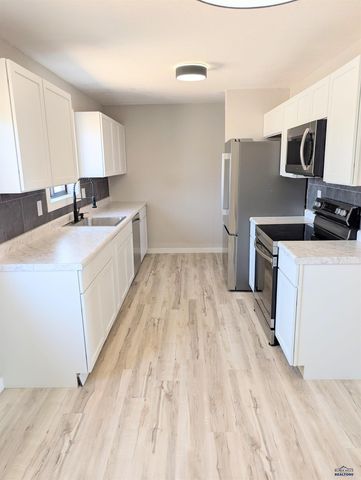 502 FALCON DR, Box Elder, SD 57719