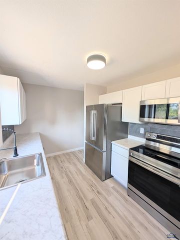 502 FALCON DR, Box Elder, SD 57719