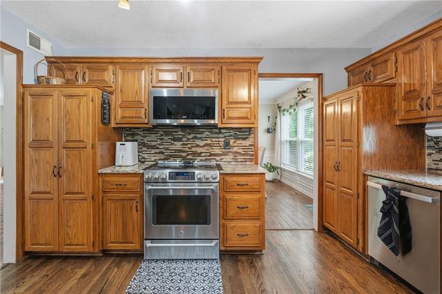 6321 NW 78 Street, Kansas City, MO 64151