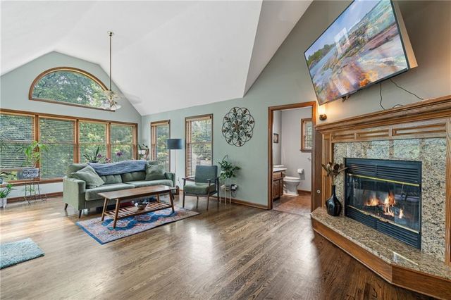6321 NW 78 Street, Kansas City, MO 64151