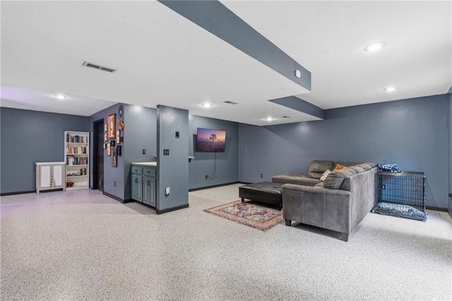 6321 NW 78 Street, Kansas City, MO 64151