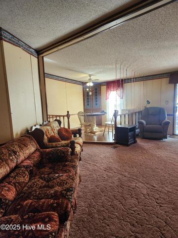 723 W Broad Street, Beulaville, NC 28518