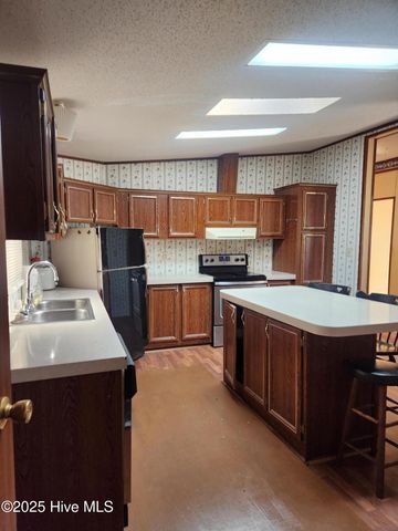 723 W Broad Street, Beulaville, NC 28518