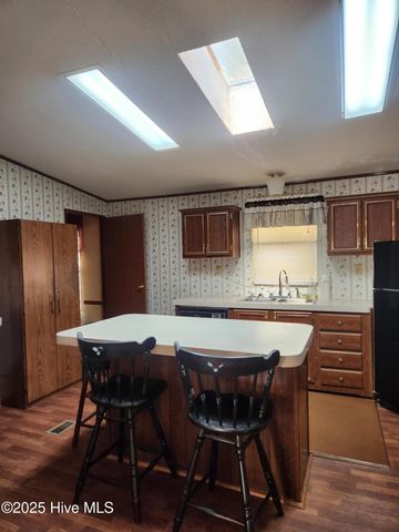 723 W Broad Street, Beulaville, NC 28518