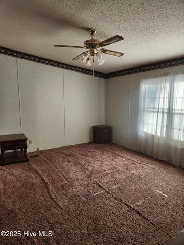 723 W Broad Street, Beulaville, NC 28518