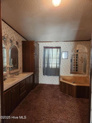 723 W Broad Street, Beulaville, NC 28518