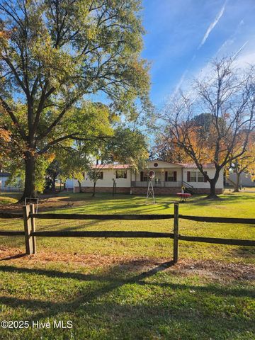 723 W Broad Street, Beulaville, NC 28518