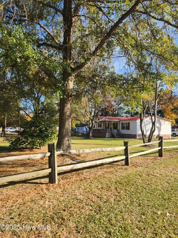 723 W Broad Street, Beulaville, NC 28518