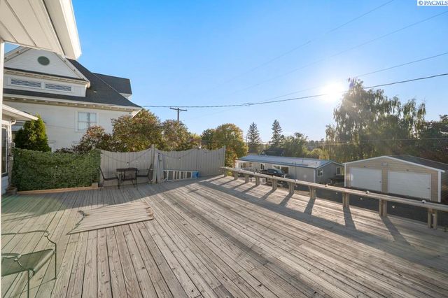 105 S Howard St, Tekoa, WA 99033