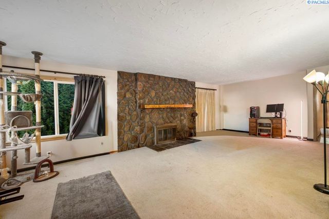 105 S Howard St, Tekoa, WA 99033