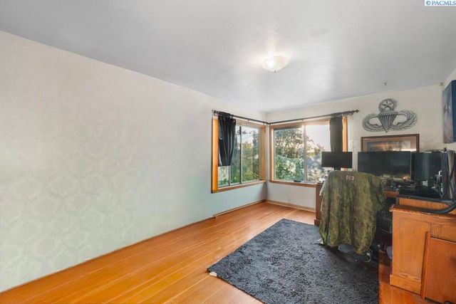 105 S Howard St, Tekoa, WA 99033