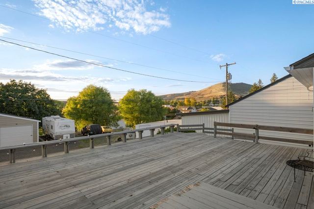 105 S Howard St, Tekoa, WA 99033