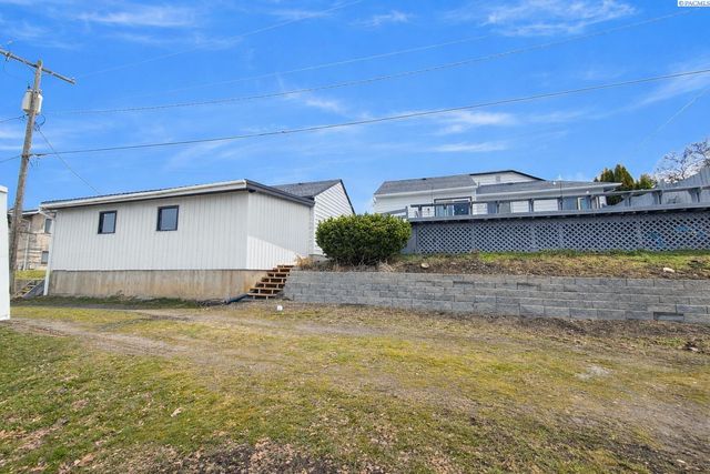 105 S Howard St, Tekoa, WA 99033