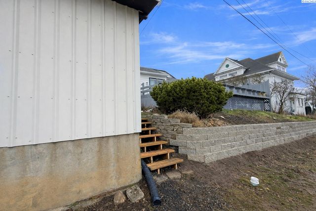 105 S Howard St, Tekoa, WA 99033