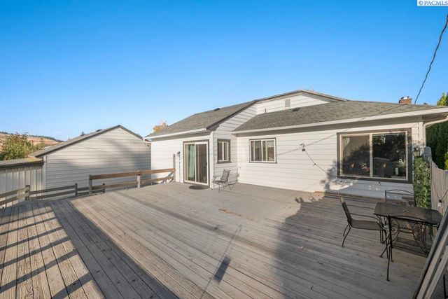 105 S Howard St, Tekoa, WA 99033