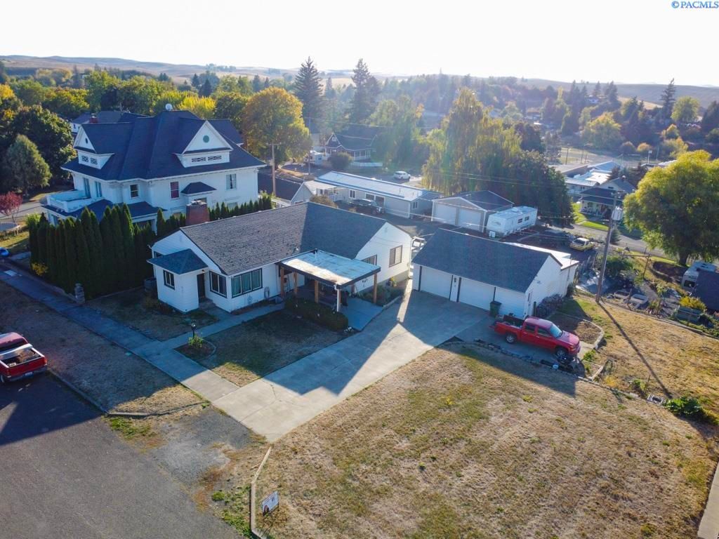 105 S Howard St, Tekoa, WA 99033