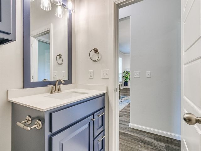 729 SE 37 Street, Newcastle, OK 73065
