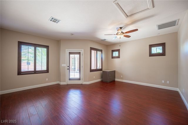 5832 Farnsworth Pond Avenue, Las Vegas, NV 89130