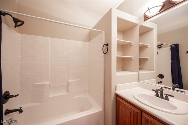 5832 Farnsworth Pond Avenue, Las Vegas, NV 89130