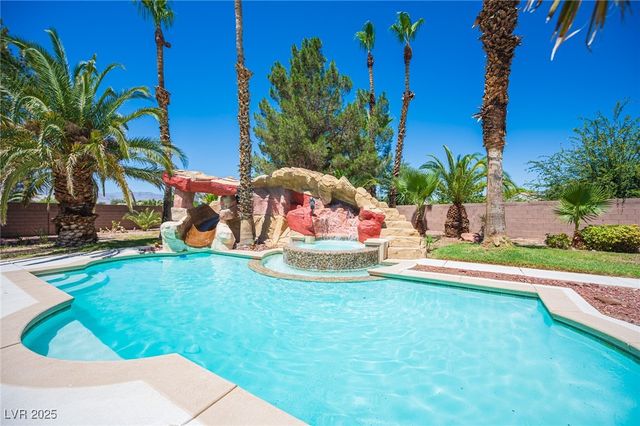 5832 Farnsworth Pond Avenue, Las Vegas, NV 89130