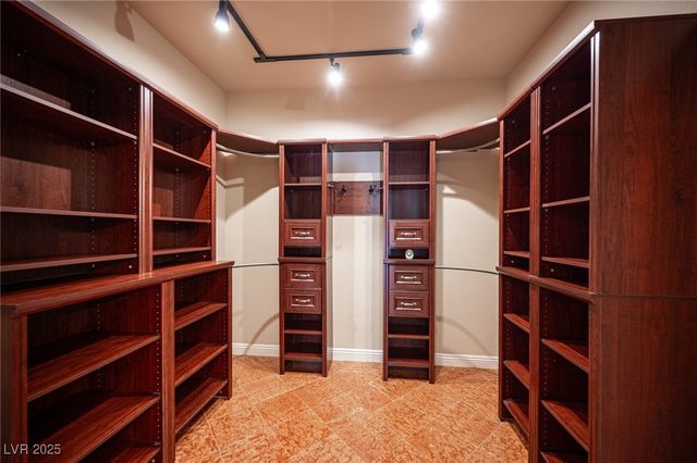 5832 Farnsworth Pond Avenue, Las Vegas, NV 89130