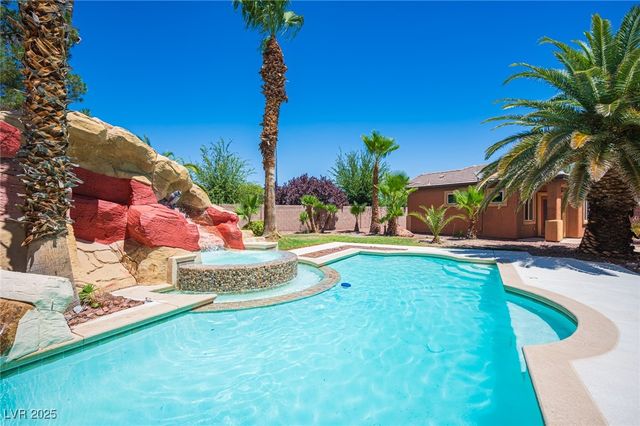 5832 Farnsworth Pond Avenue, Las Vegas, NV 89130