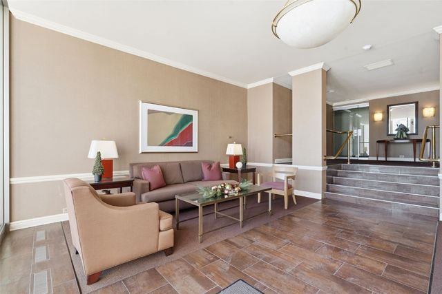 2222 1st Avenue NE 307, Cedar Rapids, IA 52402