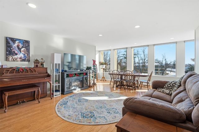 2222 1st Avenue NE 307, Cedar Rapids, IA 52402