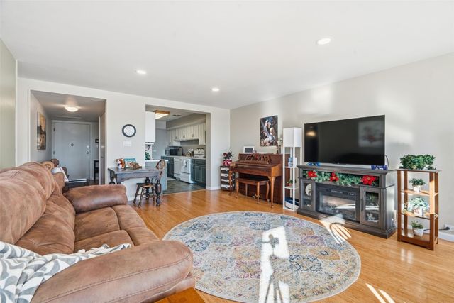 2222 1st Avenue NE 307, Cedar Rapids, IA 52402