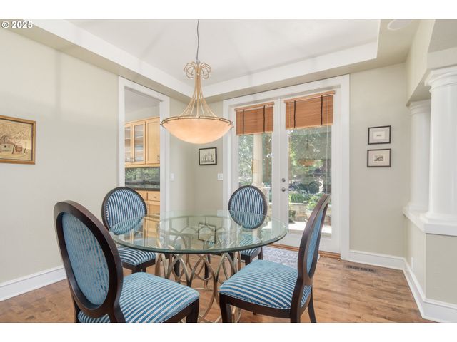 2808 EDGEWATER Dr, Eugene, OR 97401