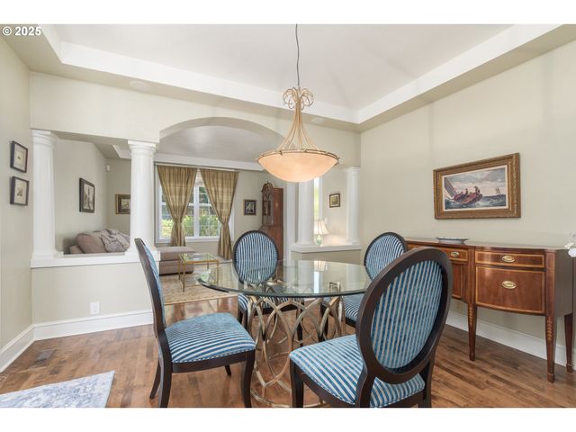 2808 EDGEWATER Dr, Eugene, OR 97401