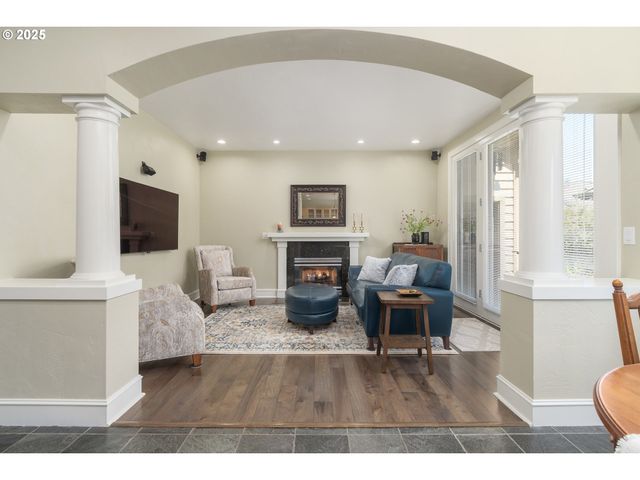 2808 EDGEWATER Dr, Eugene, OR 97401