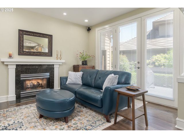 2808 EDGEWATER Dr, Eugene, OR 97401