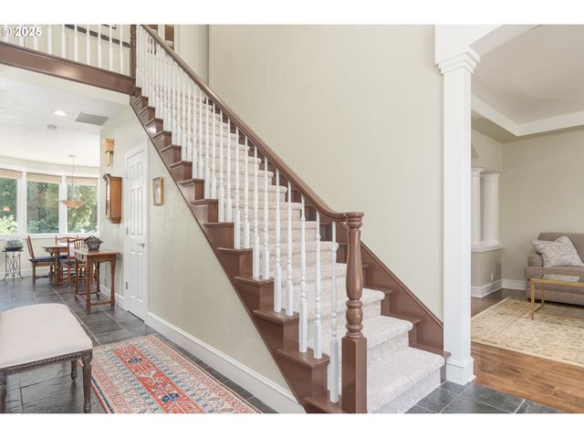 2808 EDGEWATER Dr, Eugene, OR 97401