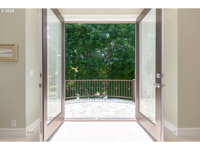 2808 EDGEWATER Dr, Eugene, OR 97401