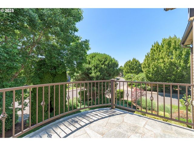 2808 EDGEWATER Dr, Eugene, OR 97401