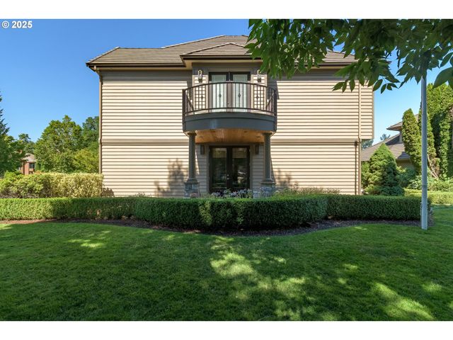 2808 EDGEWATER Dr, Eugene, OR 97401