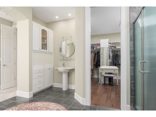 2808 EDGEWATER Dr, Eugene, OR 97401