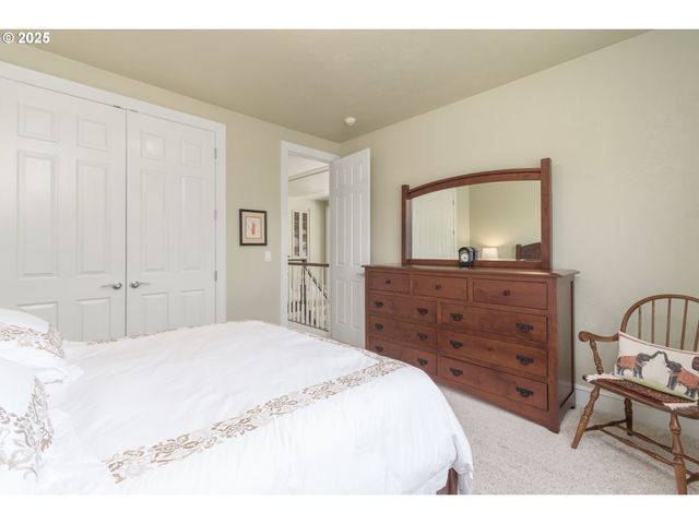 2808 EDGEWATER Dr, Eugene, OR 97401