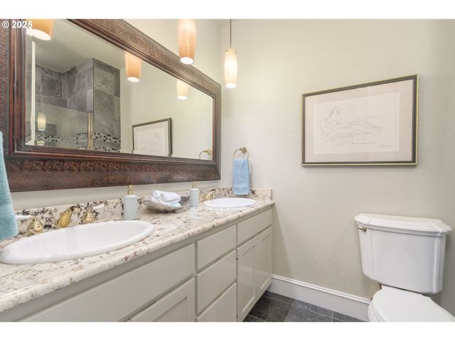 2808 EDGEWATER Dr, Eugene, OR 97401