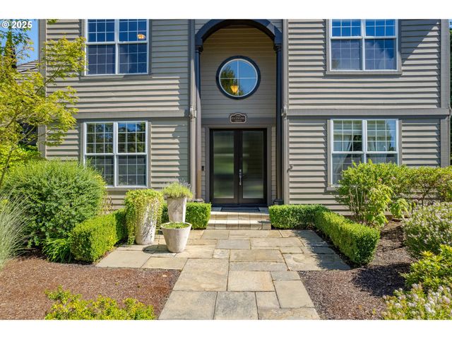 2808 EDGEWATER Dr, Eugene, OR 97401