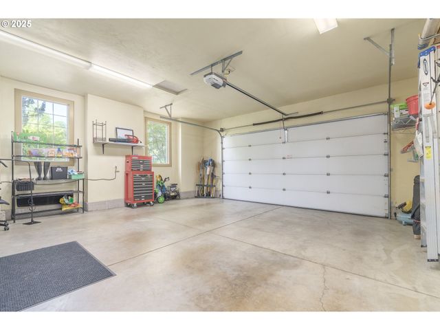 2808 EDGEWATER Dr, Eugene, OR 97401