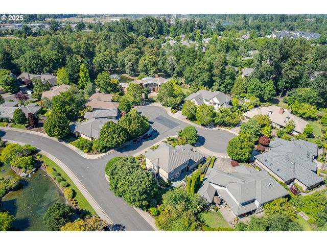 2808 EDGEWATER Dr, Eugene, OR 97401