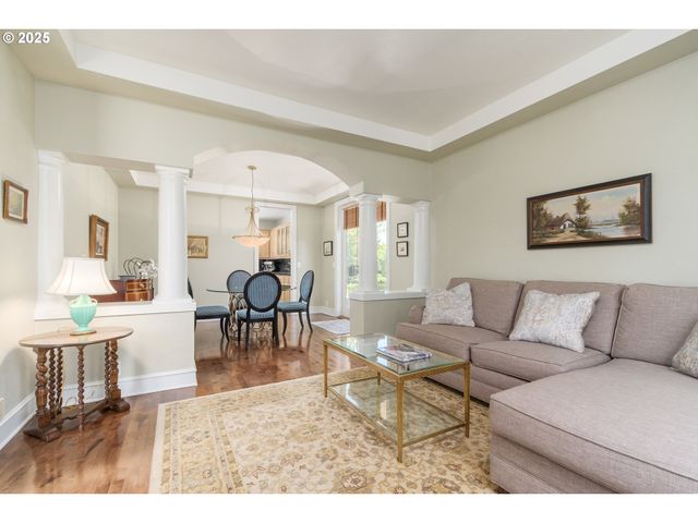 2808 EDGEWATER Dr, Eugene, OR 97401