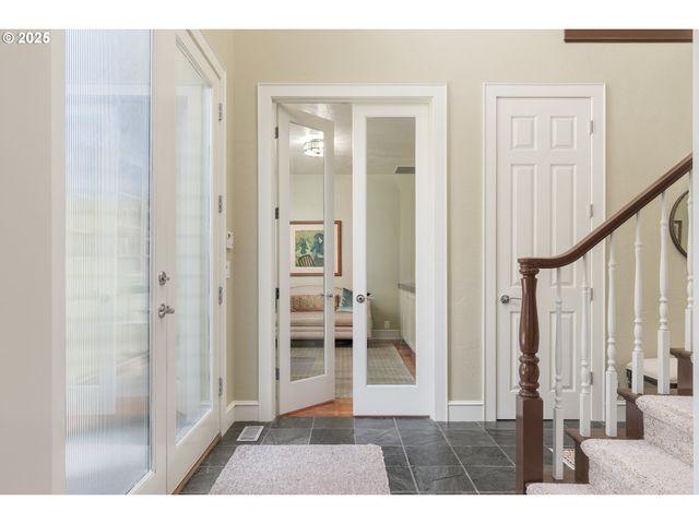 2808 EDGEWATER Dr, Eugene, OR 97401