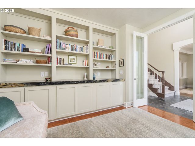 2808 EDGEWATER Dr, Eugene, OR 97401